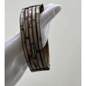 Vintage Women’s 70s Mother of Pearl Inlay Dainty Brass Bangle Bracelet Sz 8”